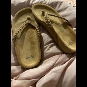 Sanuk womens 6 flip flops